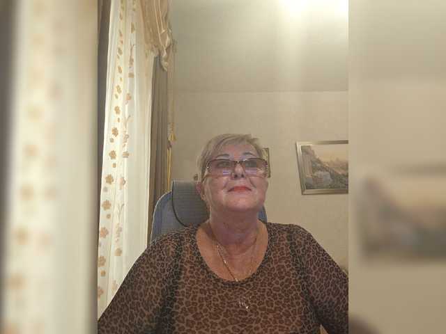 KarinkaSweet live cam on BongaCams