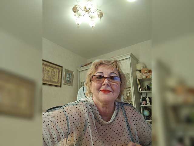 KarinkaSweet's BongaCams show and profile