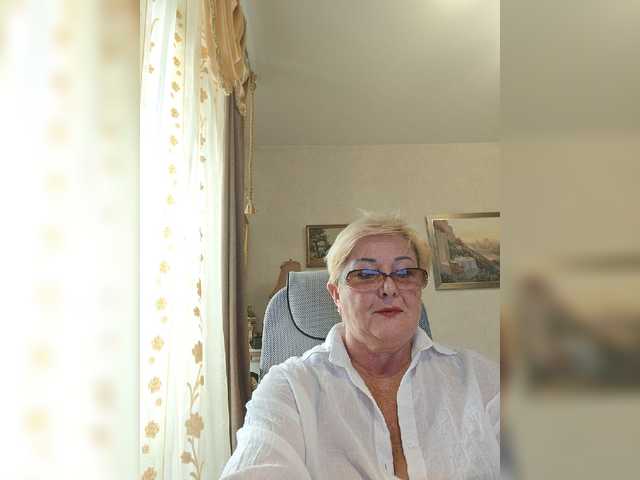 KarinkaSweet live cam on BongaCams