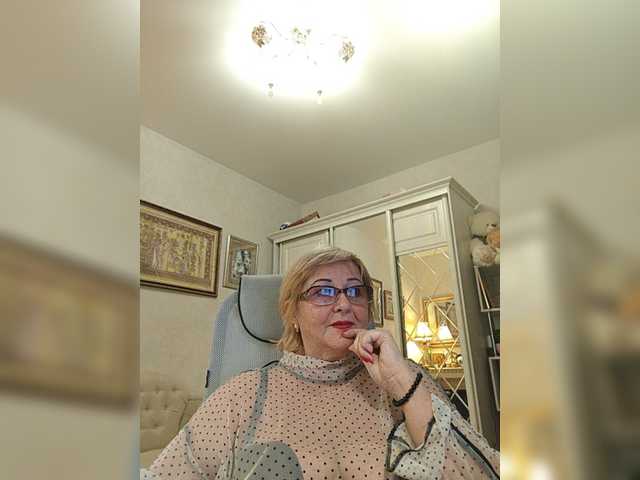 KarinkaSweet's BongaCams show and profile