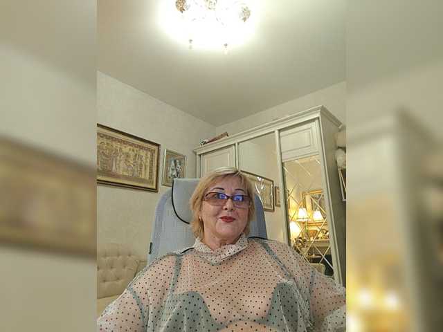 KarinkaSweet's BongaCams show and profile