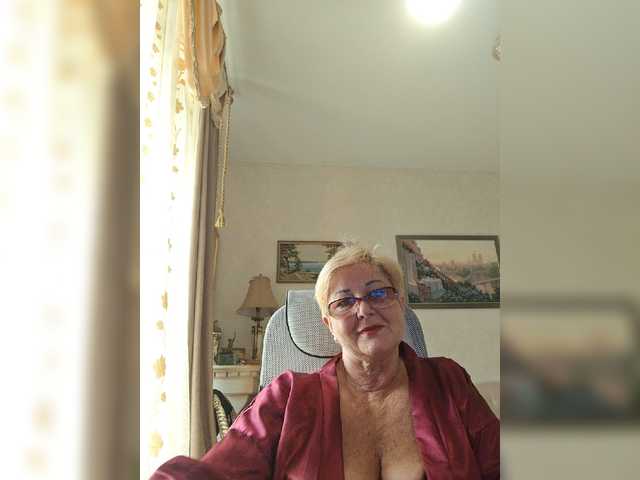 KarinkaSweet live webcam show