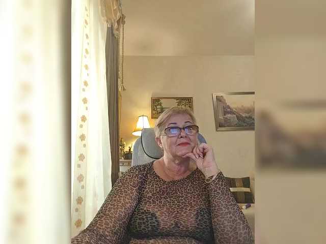 KarinkaSweet live cam on BongaCams
