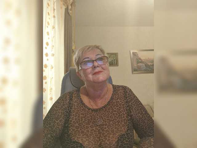 KarinkaSweet live cam on BongaCams