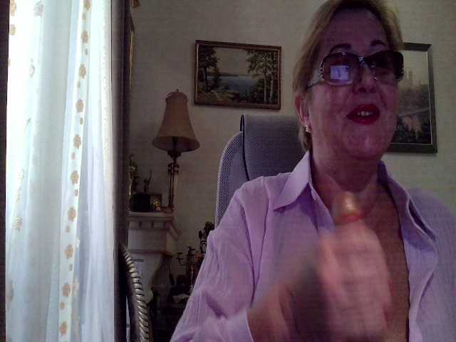 KarinkaSweet live cam on BongaCams