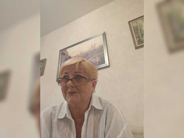 KarinkaSweet live cam on BongaCams
