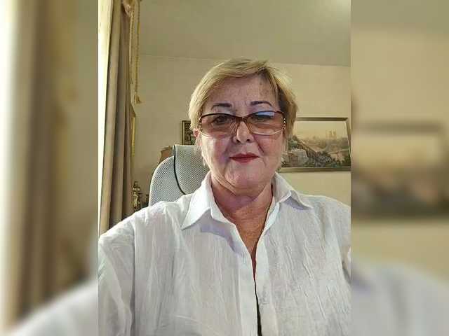KarinkaSweet live cam on BongaCams