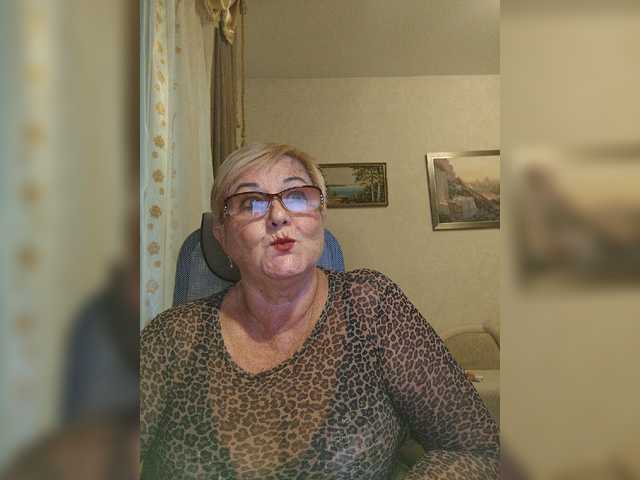 KarinkaSweet live cam on BongaCams