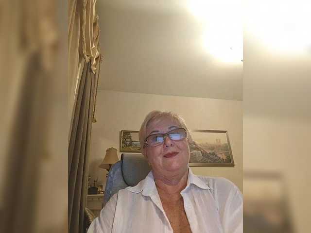 KarinkaSweet live cam on BongaCams