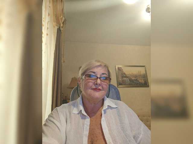 KarinkaSweet live cam on BongaCams
