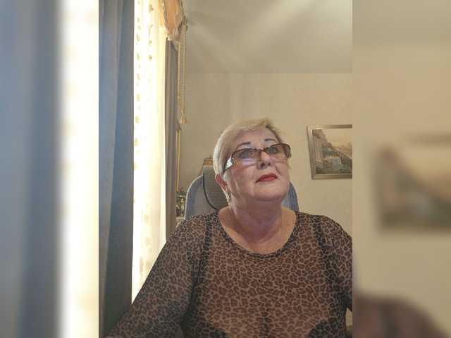 KarinkaSweet live cam on BongaCams