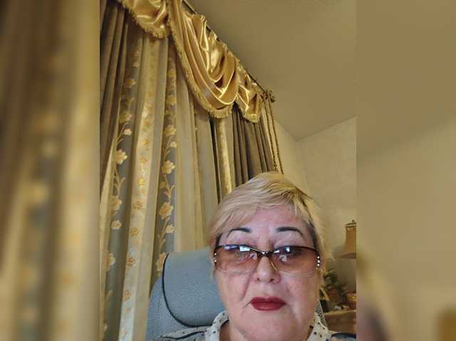 KarinkaSweet live cam preview