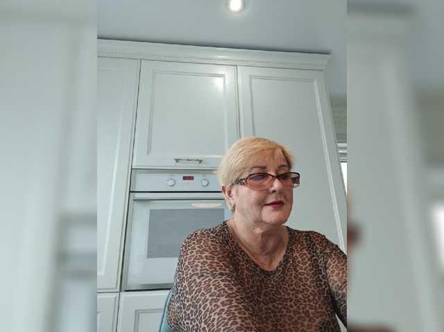 KarinkaSweet live cam on BongaCams