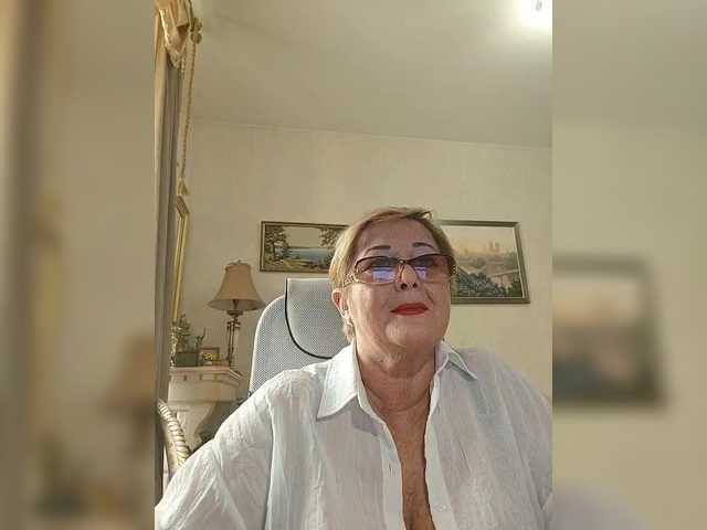 KarinkaSweet live cam on BongaCams