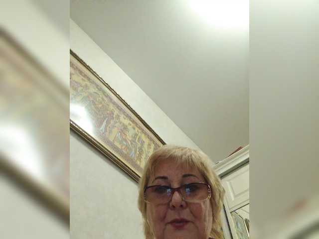 KarinkaSweet's BongaCams show and profile