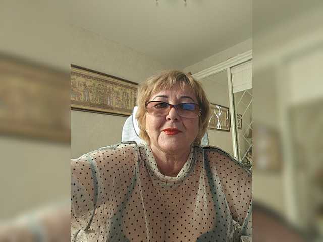 KarinkaSweet's BongaCams show and profile