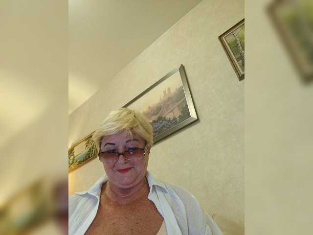 KarinkaSweet live cam on BongaCams