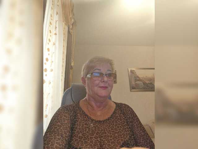 KarinkaSweet live cam on BongaCams