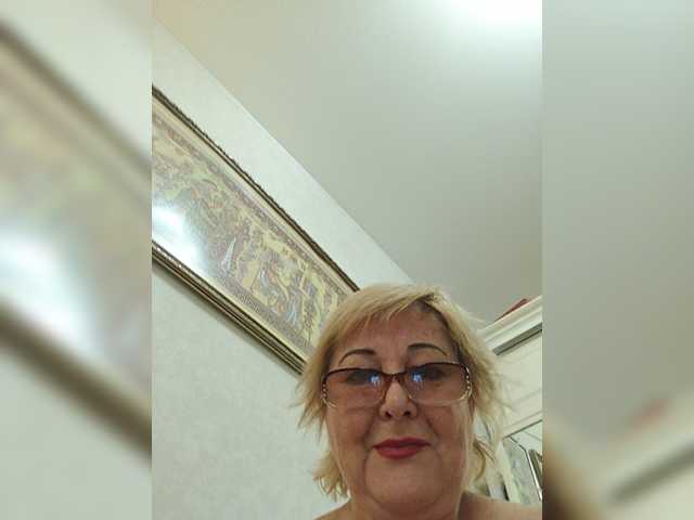 KarinkaSweet's BongaCams show and profile