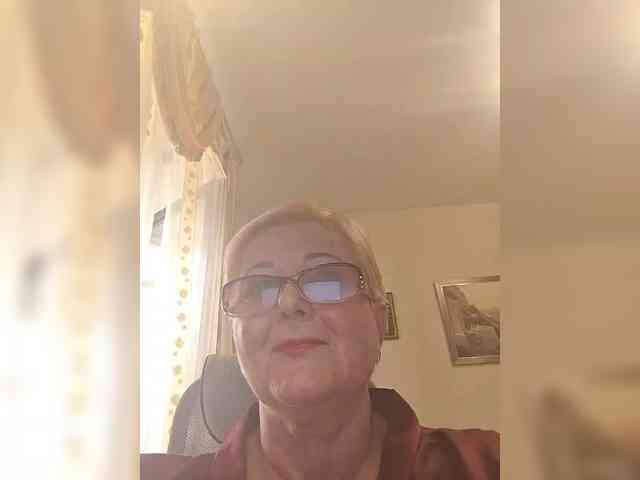 KarinkaSweet webcam