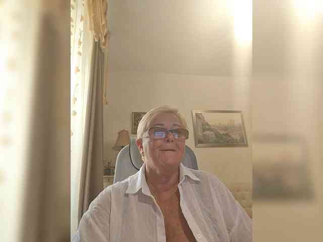 KarinkaSweet webcam