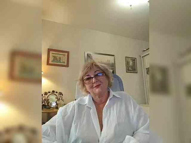 KarinkaSweet webcam