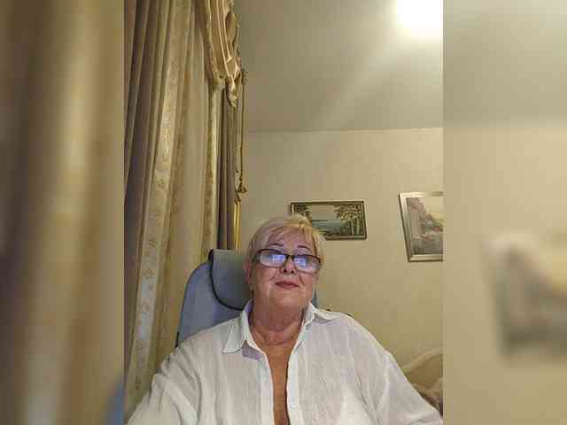 KarinkaSweet webcam