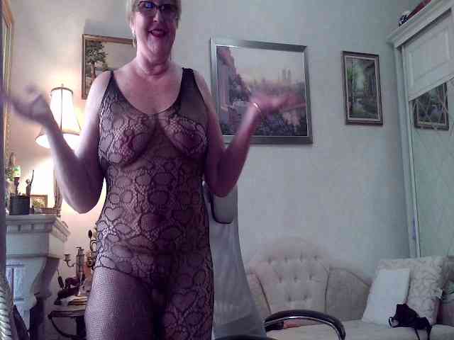 KarinkaSweet webcam