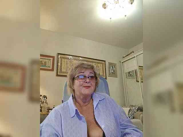 KarinkaSweet webcam