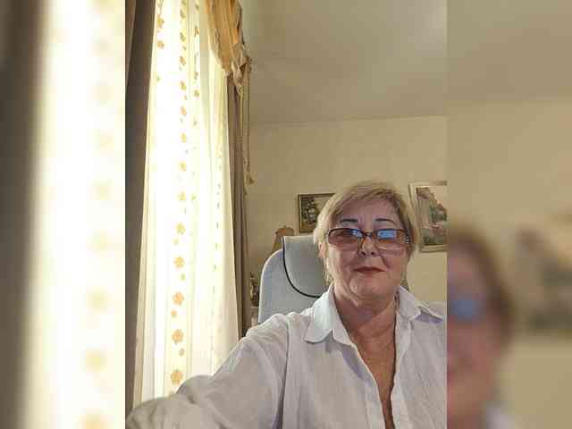 KarinkaSweet webcam