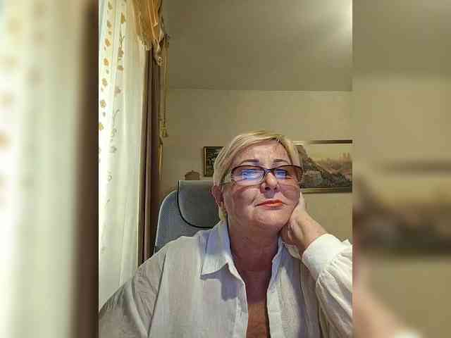 KarinkaSweet webcam