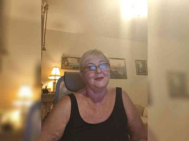 KarinkaSweet webcam