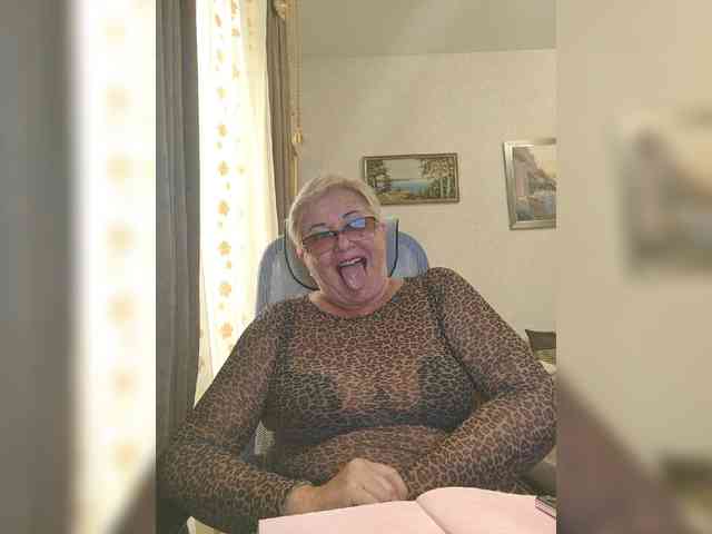 KarinkaSweet webcam