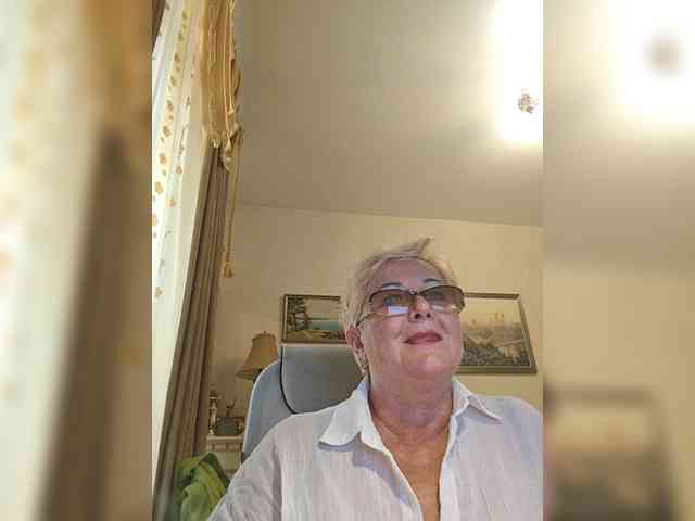 KarinkaSweet webcam
