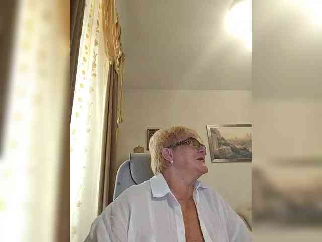 KarinkaSweet webcam