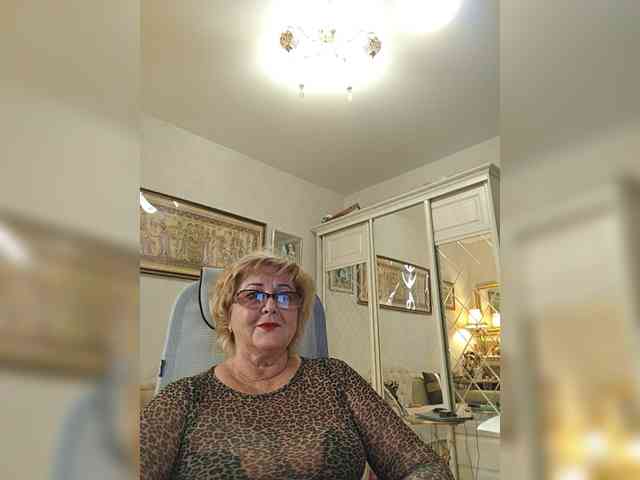 KarinkaSweet webcam