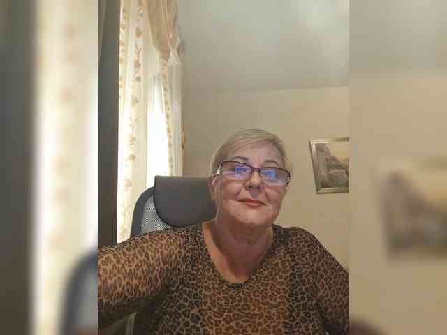 KarinkaSweet webcam