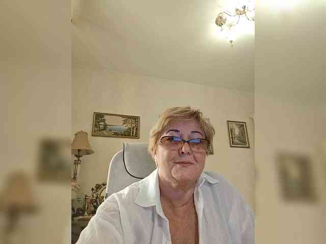 KarinkaSweet webcam