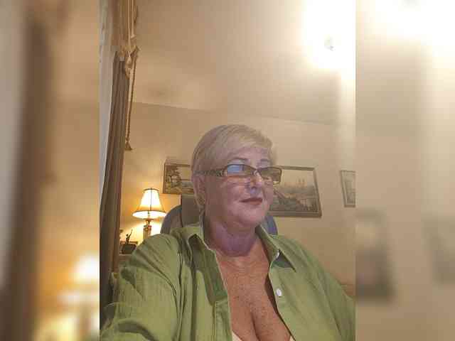 KarinkaSweet webcam