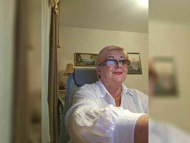 KarinkaSweet webcam