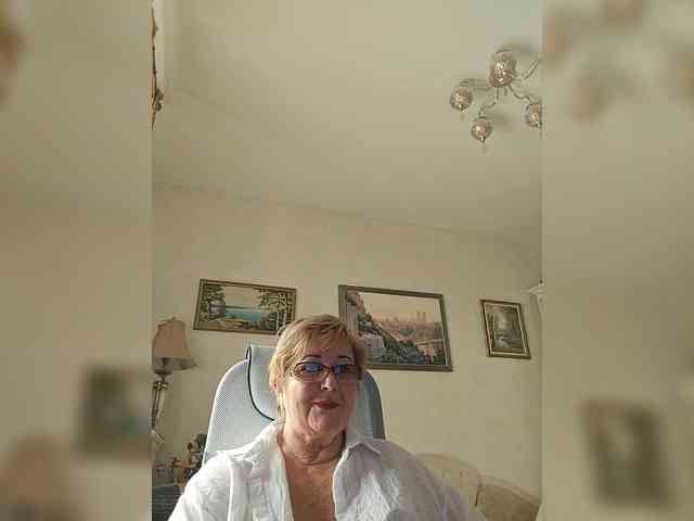 KarinkaSweet webcam