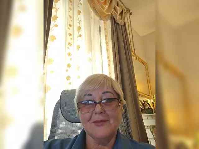 KarinkaSweet webcam