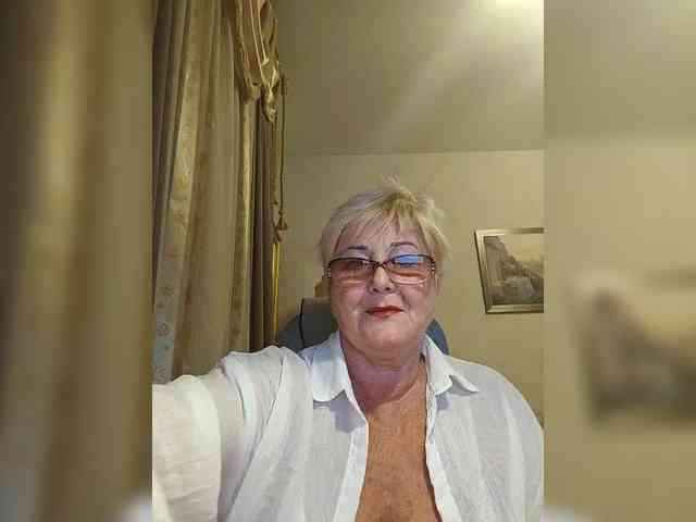 KarinkaSweet webcam