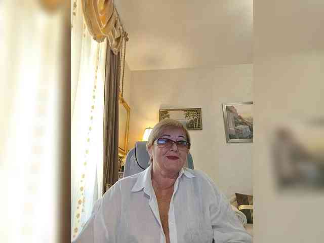 KarinkaSweet webcam