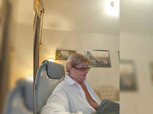 KarinkaSweet webcam