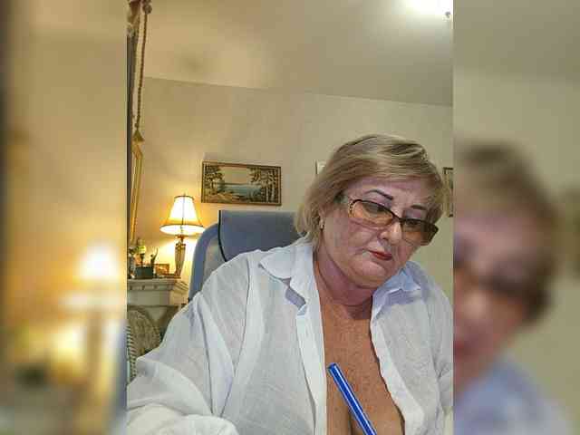 KarinkaSweet webcam
