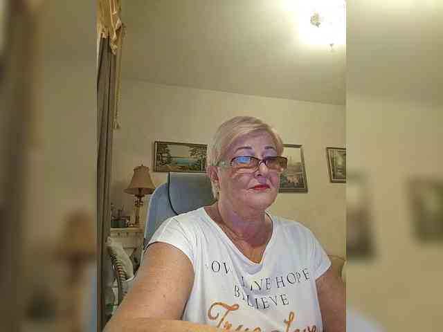 KarinkaSweet webcam