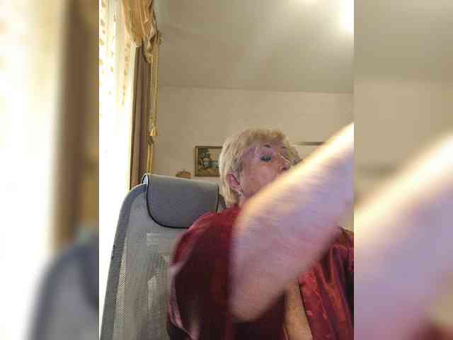 KarinkaSweet webcam