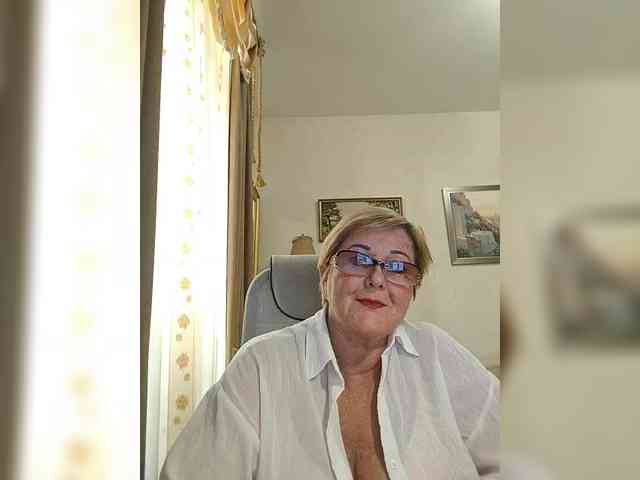 KarinkaSweet webcam
