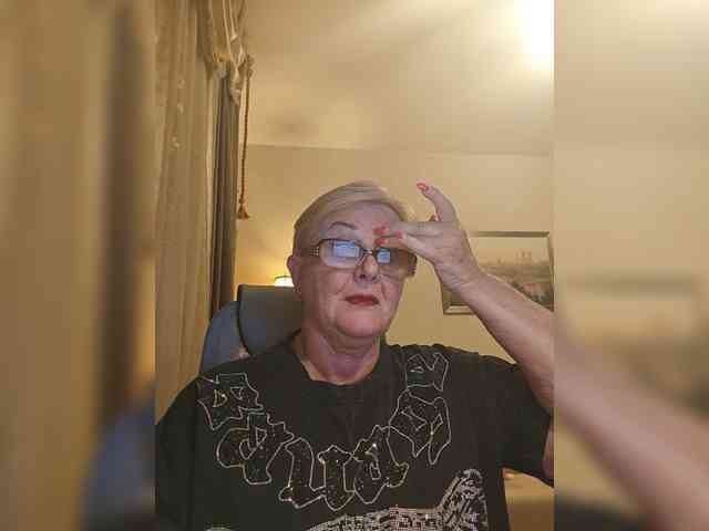 KarinkaSweet webcam